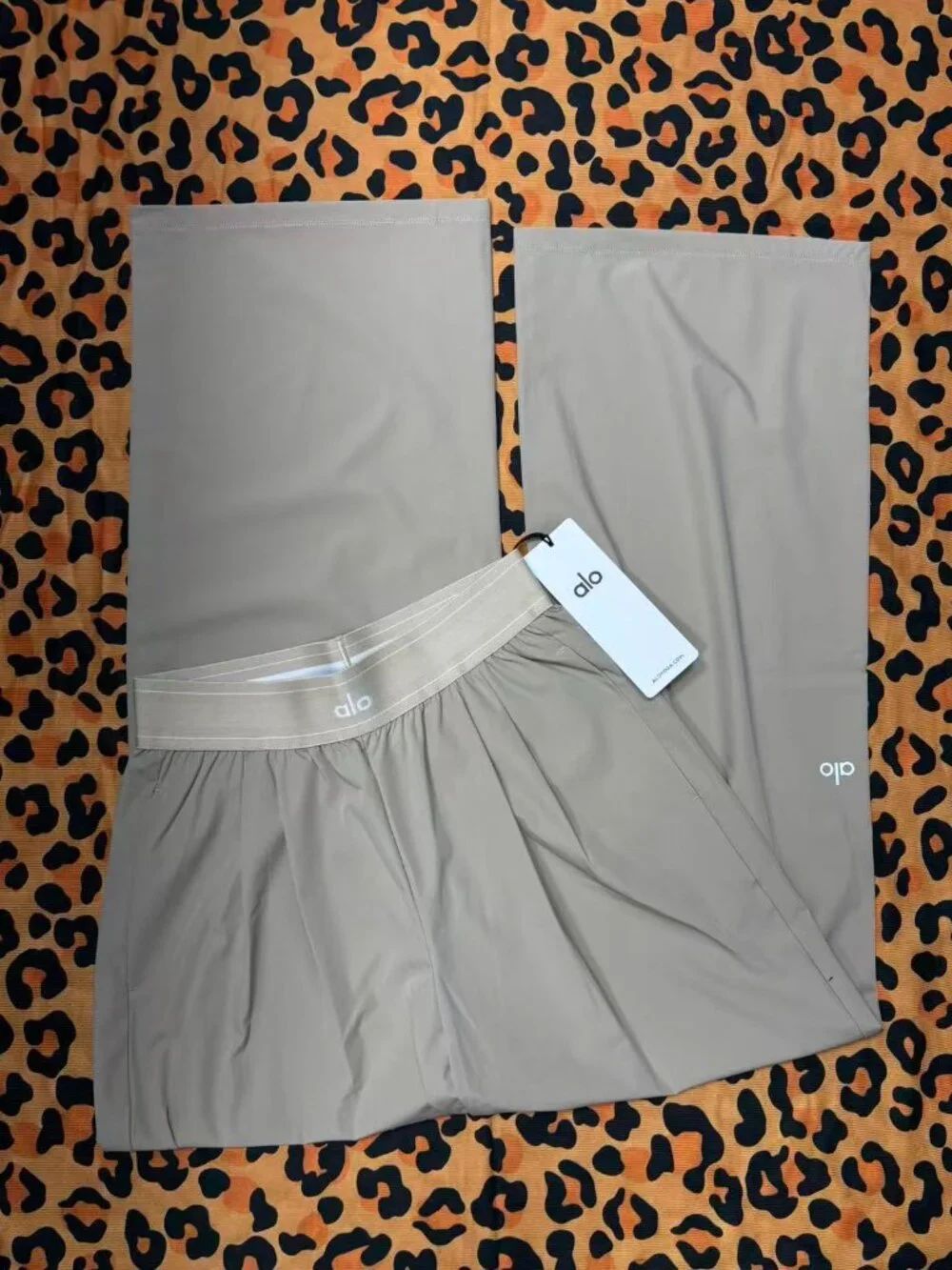 👑Alo Yoga Suit Up Trouser Gravel Color Regular 30-inch Inner Seam Length 🌟 - Picture 6 of 9
